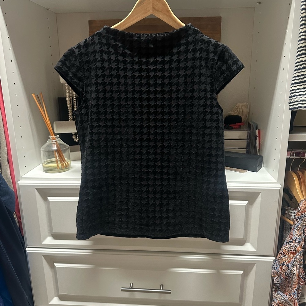 Ann Taylor Black Fitted Houndstooth Top - Picture 3 of 8